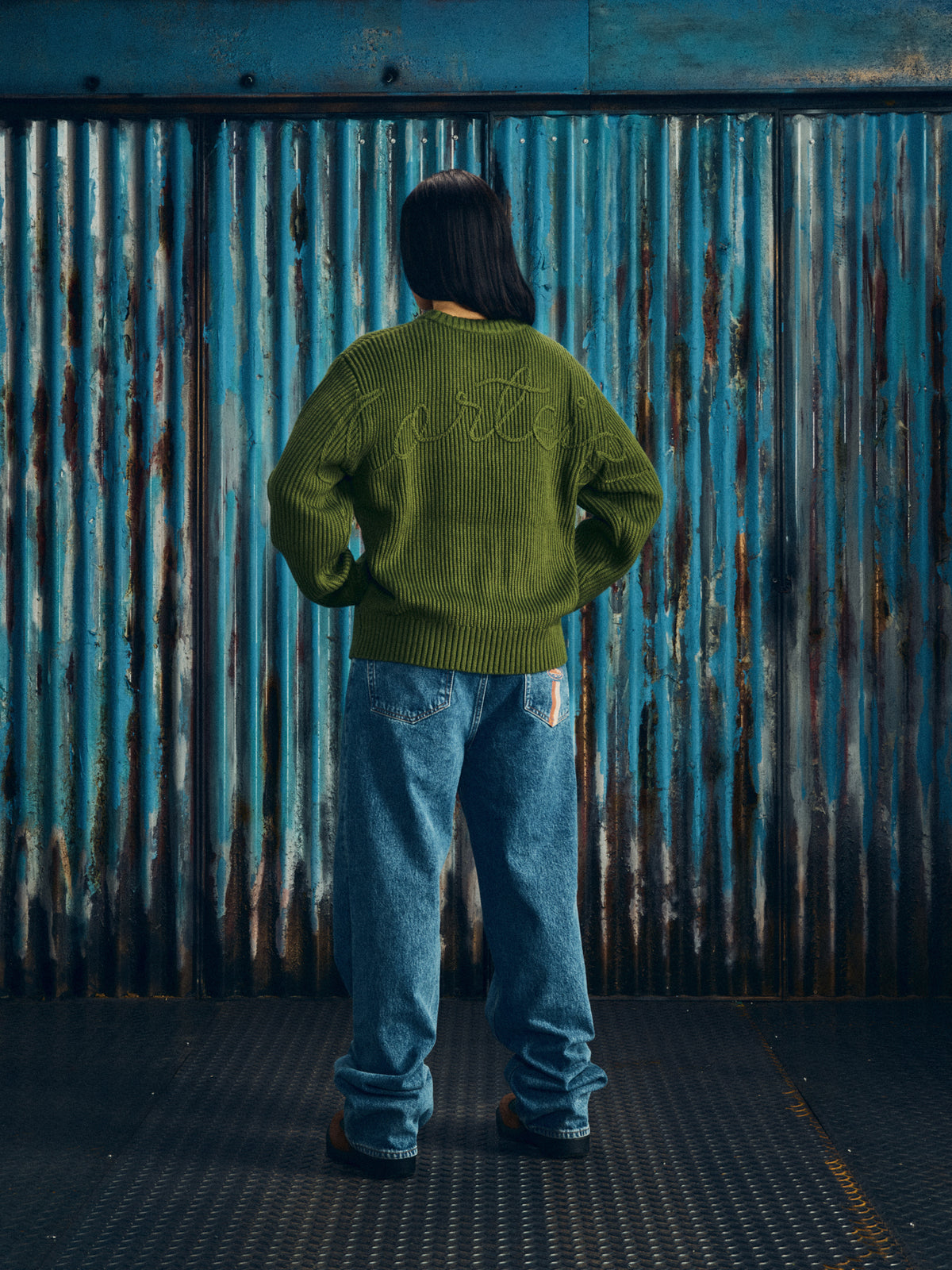 CROCHET APPLIQUE KNIT CREW [KHAKI]
