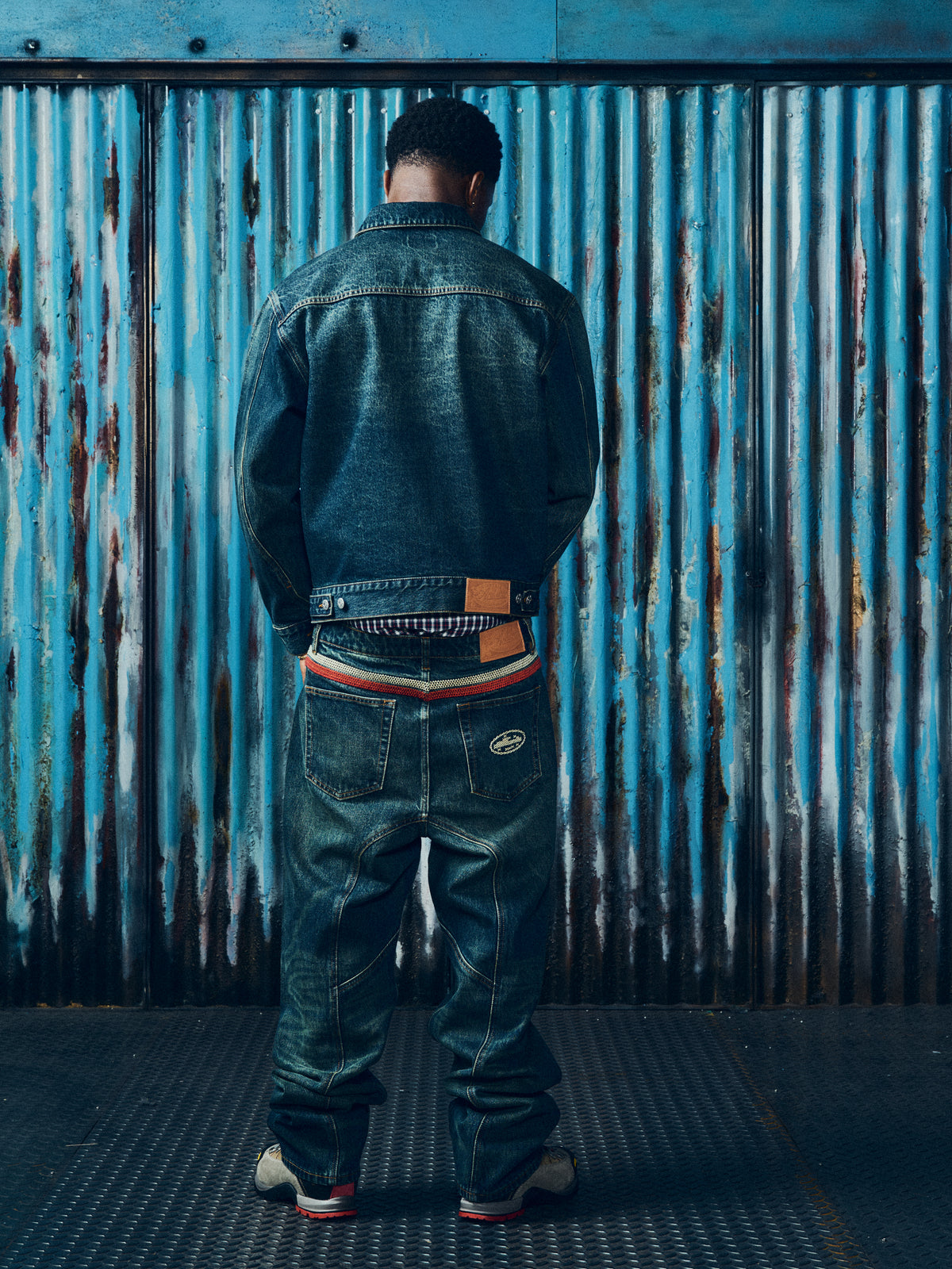 CROSS-STITCH DENIM JEANS [WASHED INDIGO]