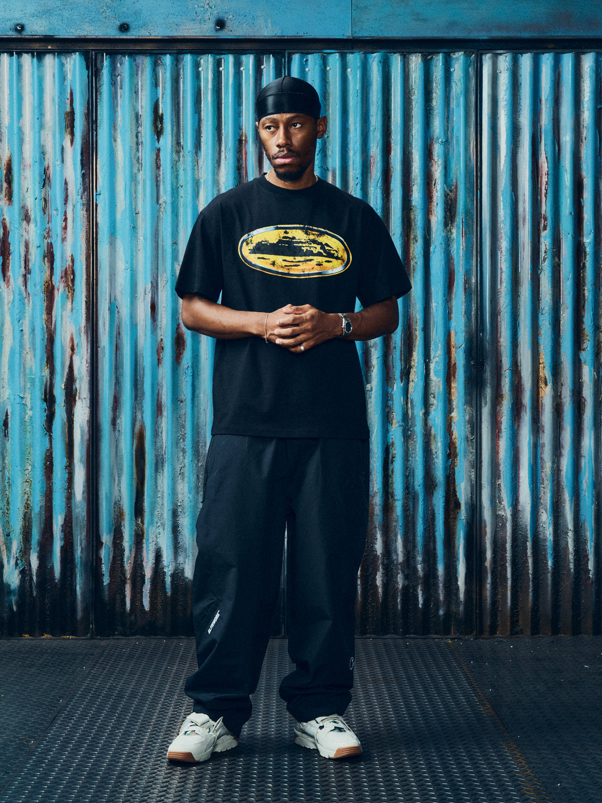 CORRODED ISLAND TEE [BLACK]