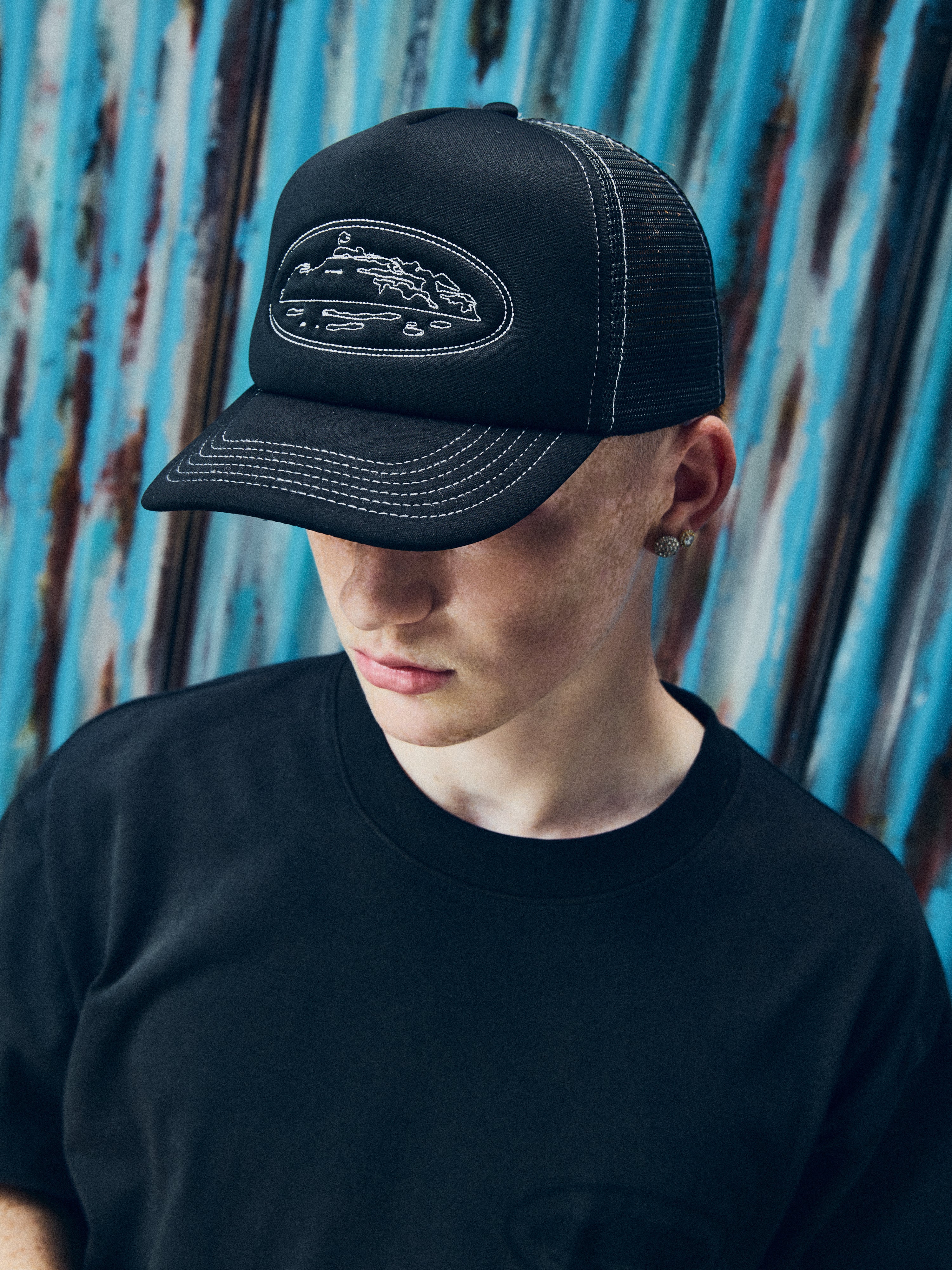 新作 新品未使用 Corteiz Outline Trucker hat ISLAND OUTLINE TRUCKER HAT [BLACK] – CRTZRTW