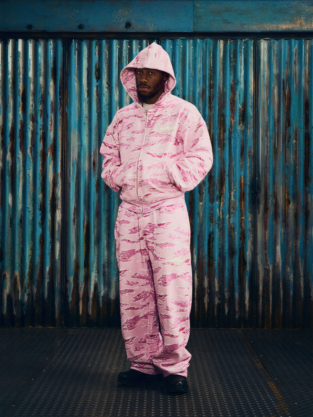 ISLAND PUFF PRINT OPEN HEM SWEATPANT [PINK TIGER CAMO]