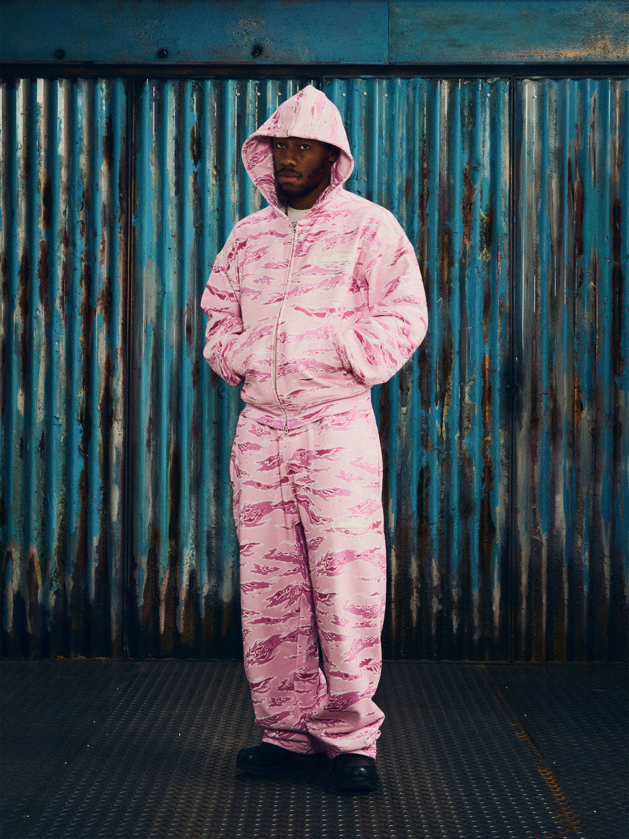 ISLAND PUFF PRINT OPEN HEM SWEATPANT [PINK TIGER CAMO]